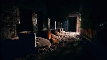 一、 阴气缠绕：无处不在的不安感