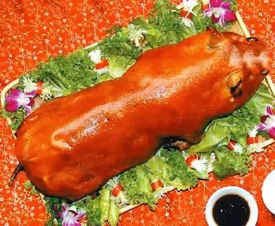 美食：烤乳猪和会骗人的腊肠