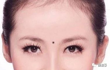 震惊！孔雀眼女人竟是这种命？！2026年运势大曝光