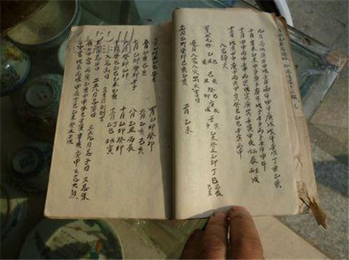 1. 算命先生：智慧与指引