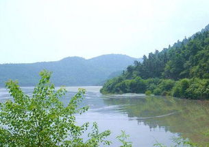 黄石国家地区矿山公园：工业生产遗产与童话般的矿坑