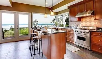 二、厨房西北角的“炉火金”