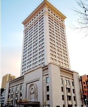 二、 火车站夏威夷国际大酒店：浪漫邂逅，温馨相伴