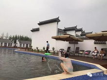 b) 钓鱼 —— “抓住那条逃跑的肥鱼”
