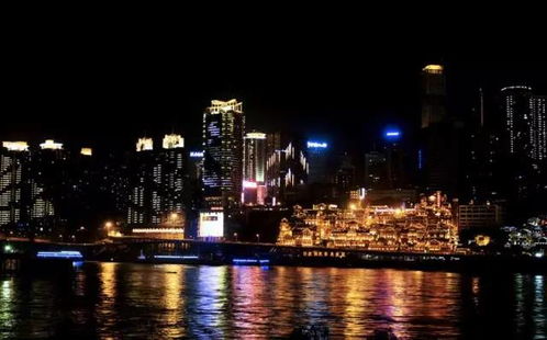 滨江公园：水光潋滟中的诗意