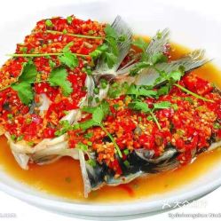 剁椒鱼头——辣到心跳加速， 但味道却像失踪的人生目标