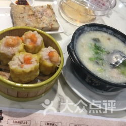 1) 老街风情， 美食汇聚（第一段）