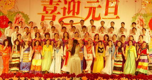 元旦风俗新融合，钟声古老共狂欢