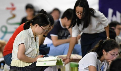 梦见家族开会时别人挑选礼物，这是不是意味着什么？