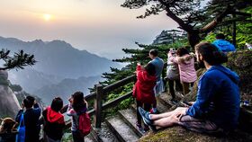 玉屏索道：拥挤的人潮