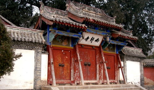 较大像山石窟 :被风吹跑帽子也要见一面