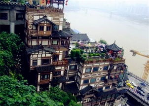 重庆：魔幻？不，是魔怔！