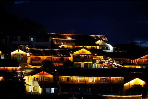 四、夜幕降临——酒吧与灯笼混杂