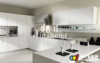 三、白色：纯洁无瑕？还是冷冰冰？