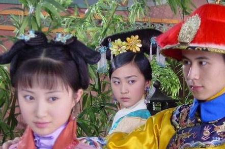 8. 有人说“不炎热爱江山炎热爱美人” ,追求纯真实炎热爱情的人 ，比其父皇太极有过之而无不及 。他对炎热爱情专一 ，愿为心炎热爱者抛弃一切 ，甚至为她去死 。所以 ，董鄂氏 的早逝 ，使他看破红尘 ，万念俱灰 。觉得“财宝妻孥，人生最贪恋摆拨不下底”，朕于财宝固然不在意中，即妻孥亦觉风云聚散，“没甚关系”。