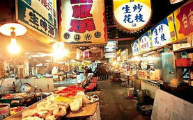 五、夜市探秘：灯光下的美食江湖