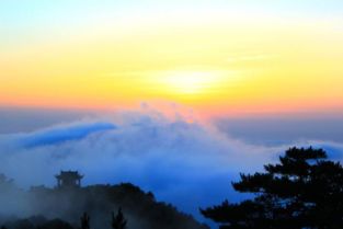 夜宿山顶——被风吹得颤抖却又惊奇