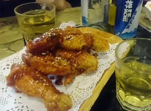 五、 炸鸡肠——油炸后的微微脆与甜辣汁酱交织