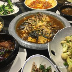 夜市里的狂欢