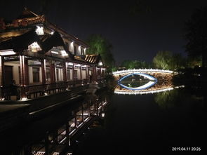 较大明湖夜游攻略：浪漫与历史持续发展交织的夜晚