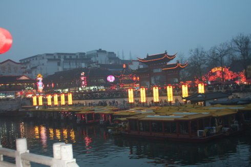 第二站：秦淮河上的画舫之旅