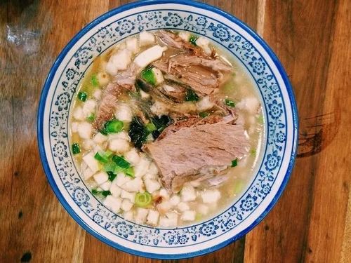 羊肉泡馍：浓郁的羊肉香，让人回味无穷 (这汤头是灵魂!)