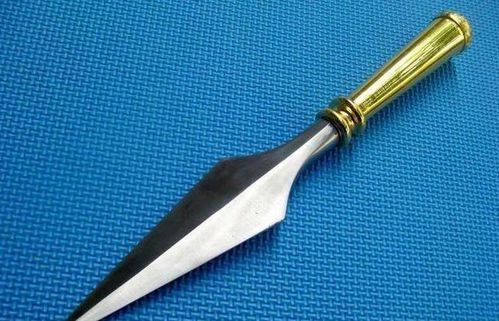 古卷上的血迹， 如同星辰坠落