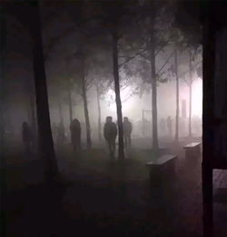 铁门上的噪音：风水逆流