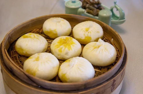 蟹黄汤包， 一道让人垂涎的美味