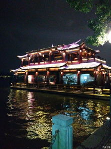 第六天：夜游西湖， 灯光璀璨（电费很贵）