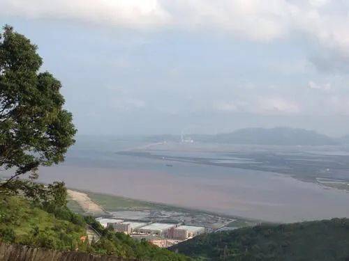 二、 古寺钟声：穿越千年的回响