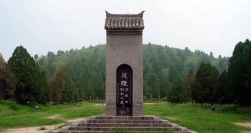 二、 庑殿式门址：内外两重世界