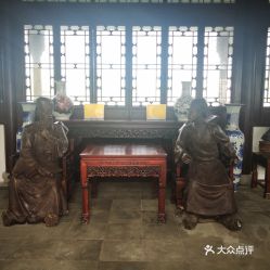石头精夜总会！凌晨三点会蹦迪