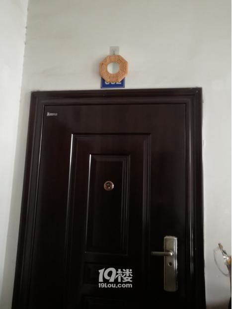 厕所镜子对着门？直接漏！