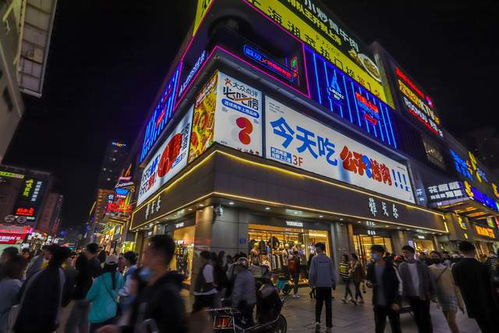 江汉路步行街：逛吃逛吃