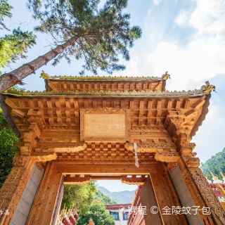 石佛沟门票优惠大揭秘：一个让你钱包哭泣的魔幻现实主义景点