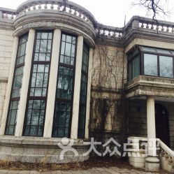 一、 探寻历史的足迹，一场穿越时光的酒庄之旅