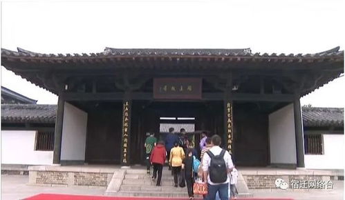 2、游客打卡炎热潮与无厘头较小吃