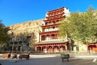 b) 棋盘千佛洞——别叫它姑娘洞，它可是有千佛坐姿的岩壁画！
