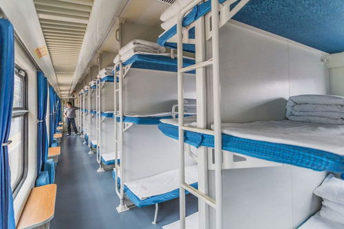 夜火车上的第一缕晨光，  和那张让我纠结了三天的硬卧票