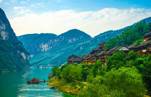 二、 古镇时光：穿越时空的诗意之旅