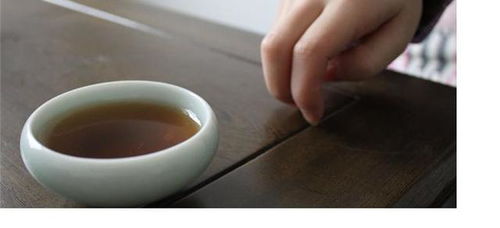 梦见给别人倒茶水预示着什么吉凶？
