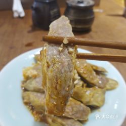 这群猴子简直就是土匪！