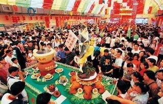 1. 谁规定国庆必须看人头？路边摊才是王道