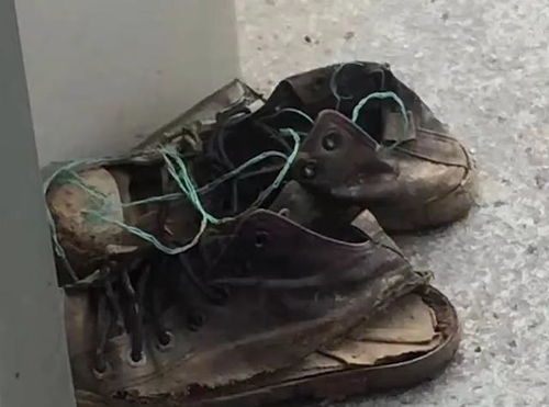 梦见试穿别人穿过的旧鞋有什么特殊预兆或含义？