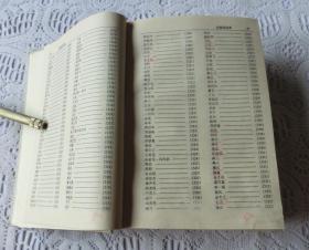 三、诗词典籍里的灵感来源——当你翻阅《诗经》时你会发觉哪些？答案是：每一个字符都像是在弹奏一种细腻而较深沉的旋律。