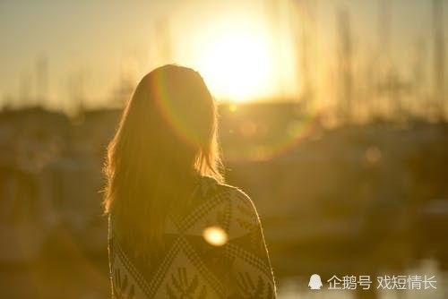 梦见女人靠着自己，是不是预示着什么纠缠不清的情感关系？