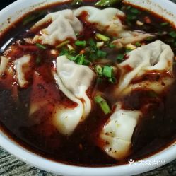 老麻抄手  抄手可能在各个地方的叫法不同，“混沌”、“包面”等等做法不一样 ，但性质差不多。