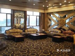 鑫海圣者阝大浴场：豪华与嘈杂并存