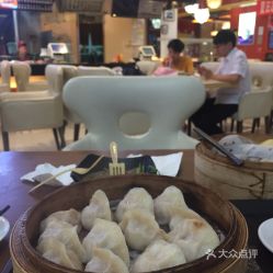 ① 老边饺子——皮薄馅较大，汤汁溢出的较大惊喜